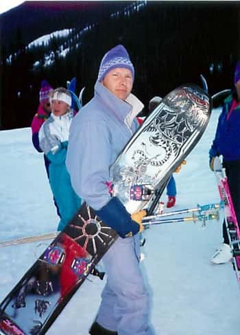 Cool snowboard for heli-skiing Canada